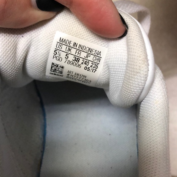 Adidas Classic Tennis Shoes - Picture 3 of 3